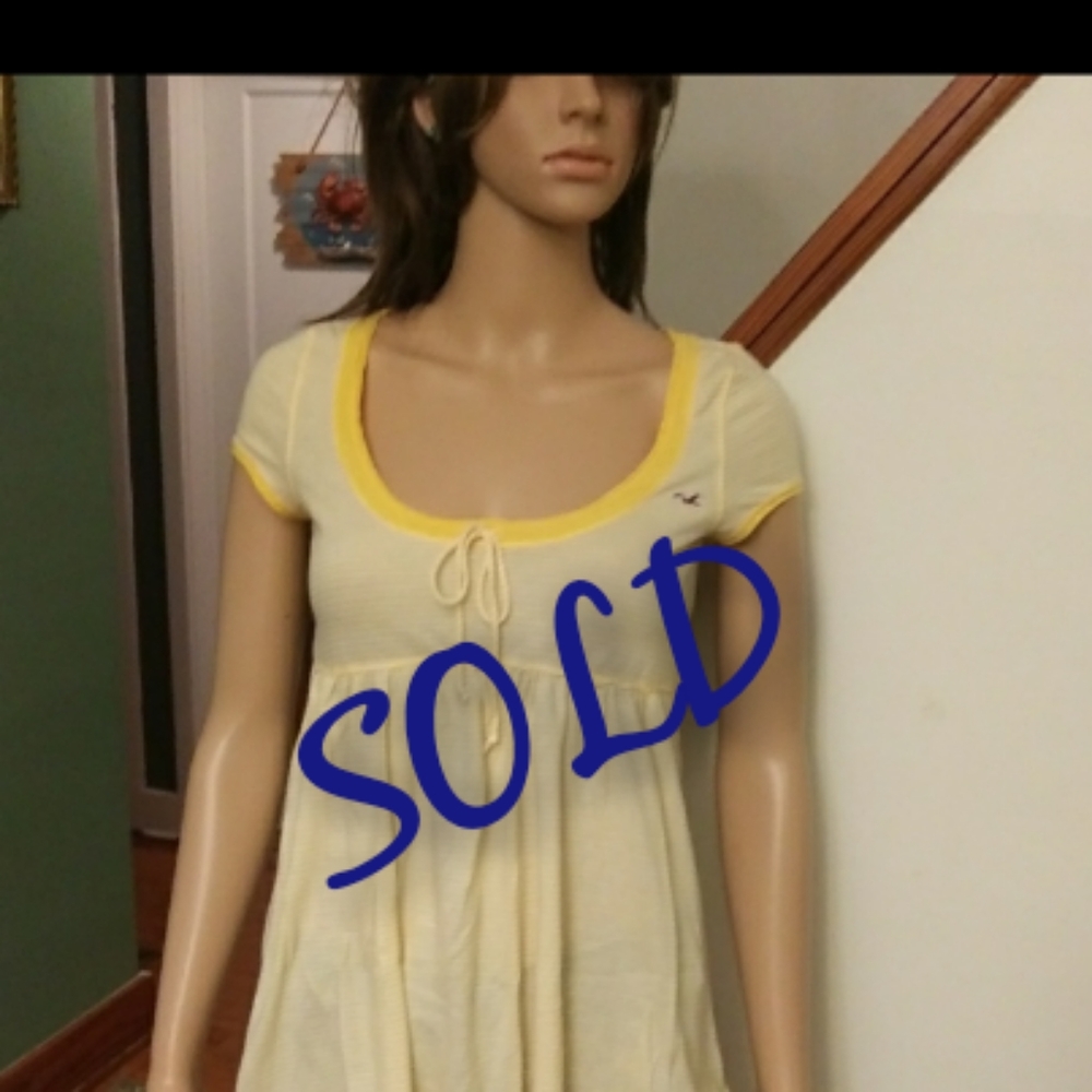 Hollister yellow and white striped top Sz-M